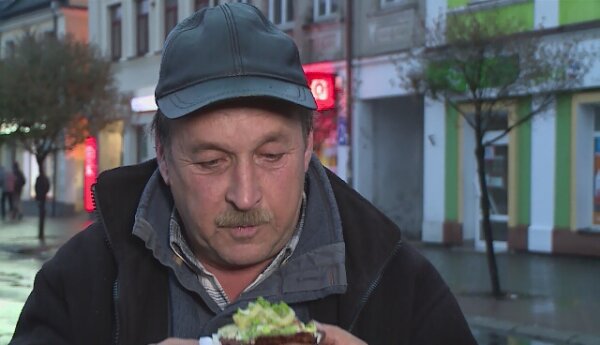 Pan "Janusz" i placuszki pod... wódeczkę? Ten pan skradł odcinek! :D